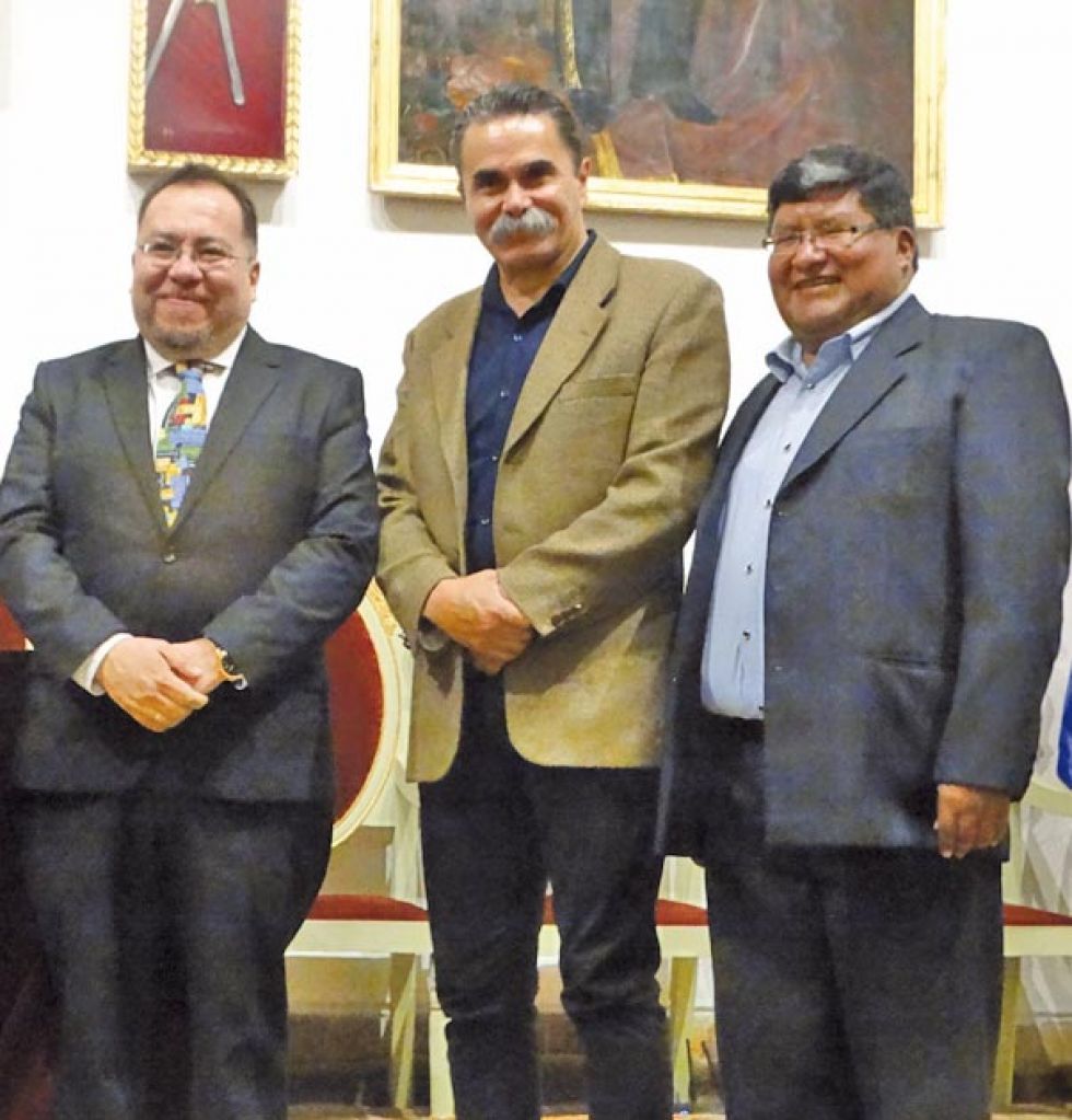 Gabriel Chávez Cazazola, Guillermo Mariaca Iturri y Roger Mamani Siñani fueron posesionados en Sucre.