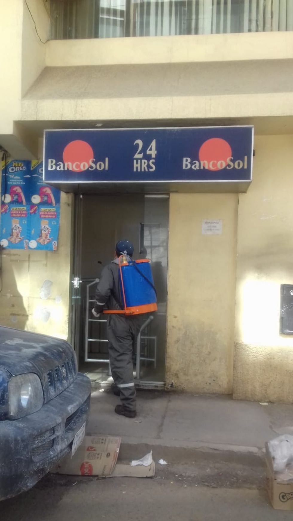 El personal visita diferentes lugares para la desinfección. FOTO: SEDES
