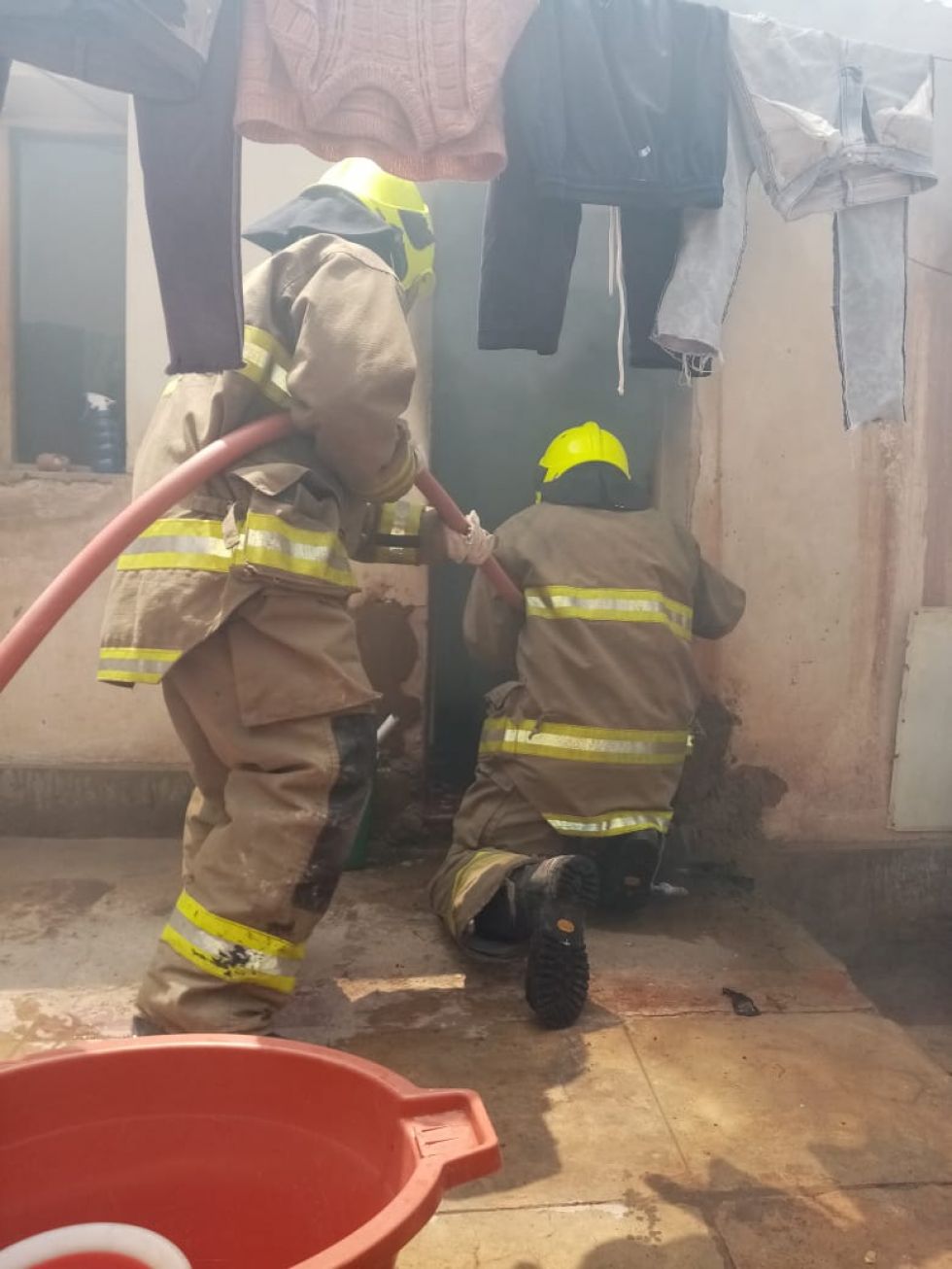 El encendido de una vela causó un accidente que dejó daños considerables en un inmueble