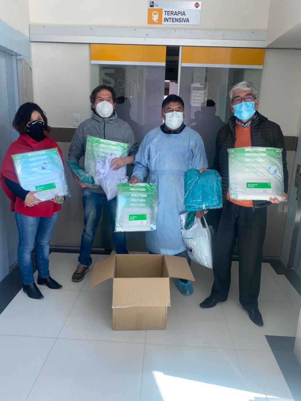 Las entregas se efectuaron a los representantes de las instituciones.