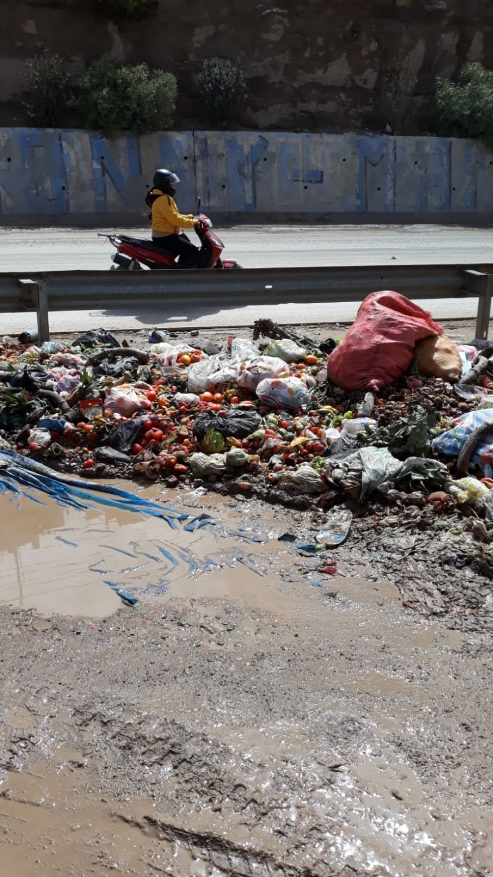 Zonas como Panamá, Verde Olivo y Valle Hermoso son los más críticos debido a que por las constantes lluvias, los accesos de tierra se convierten en barriales FOTO EMAP