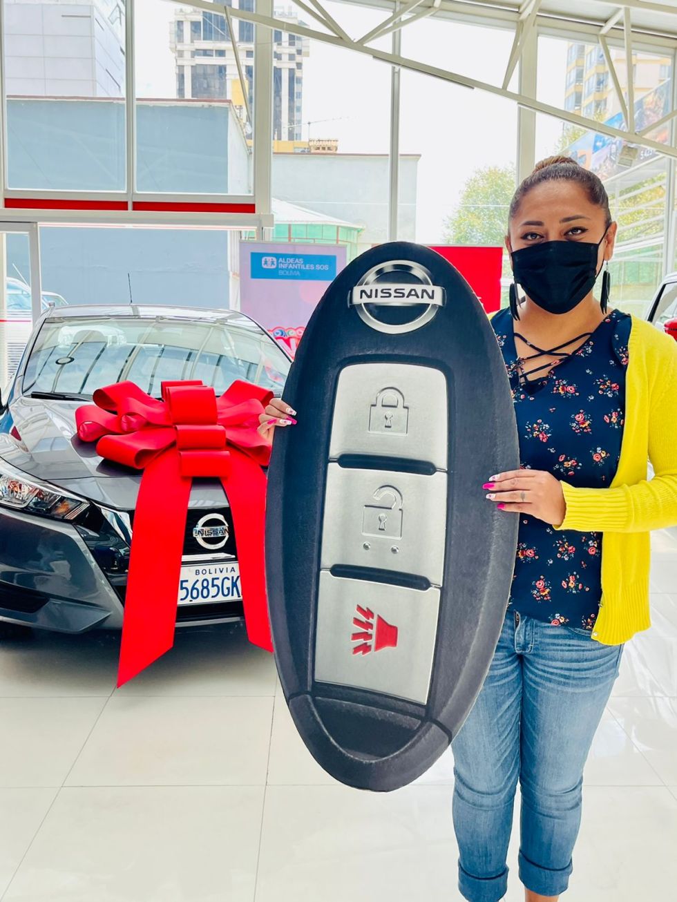 Se entregó un NISSAN Versa FOTO ALDEAS SOS