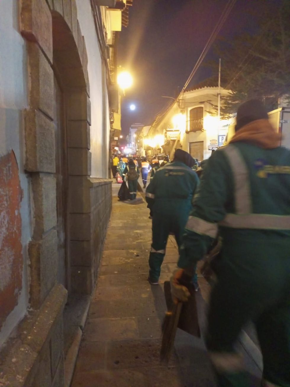 A lo largo del recorrido, principalmente mistura era arrojada en las imágenes que recorrieron el centro de la ciudad.