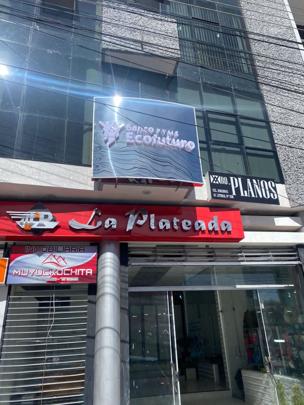 Está en la avenida Litoral.