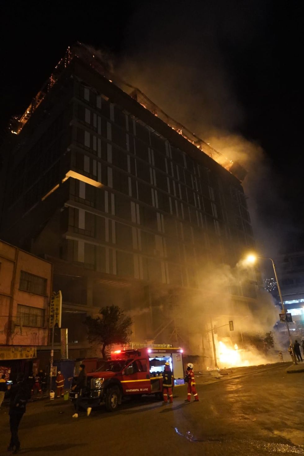 Incendio en los galpones de la empresa VITA. FOTO Daniel MIRANDA