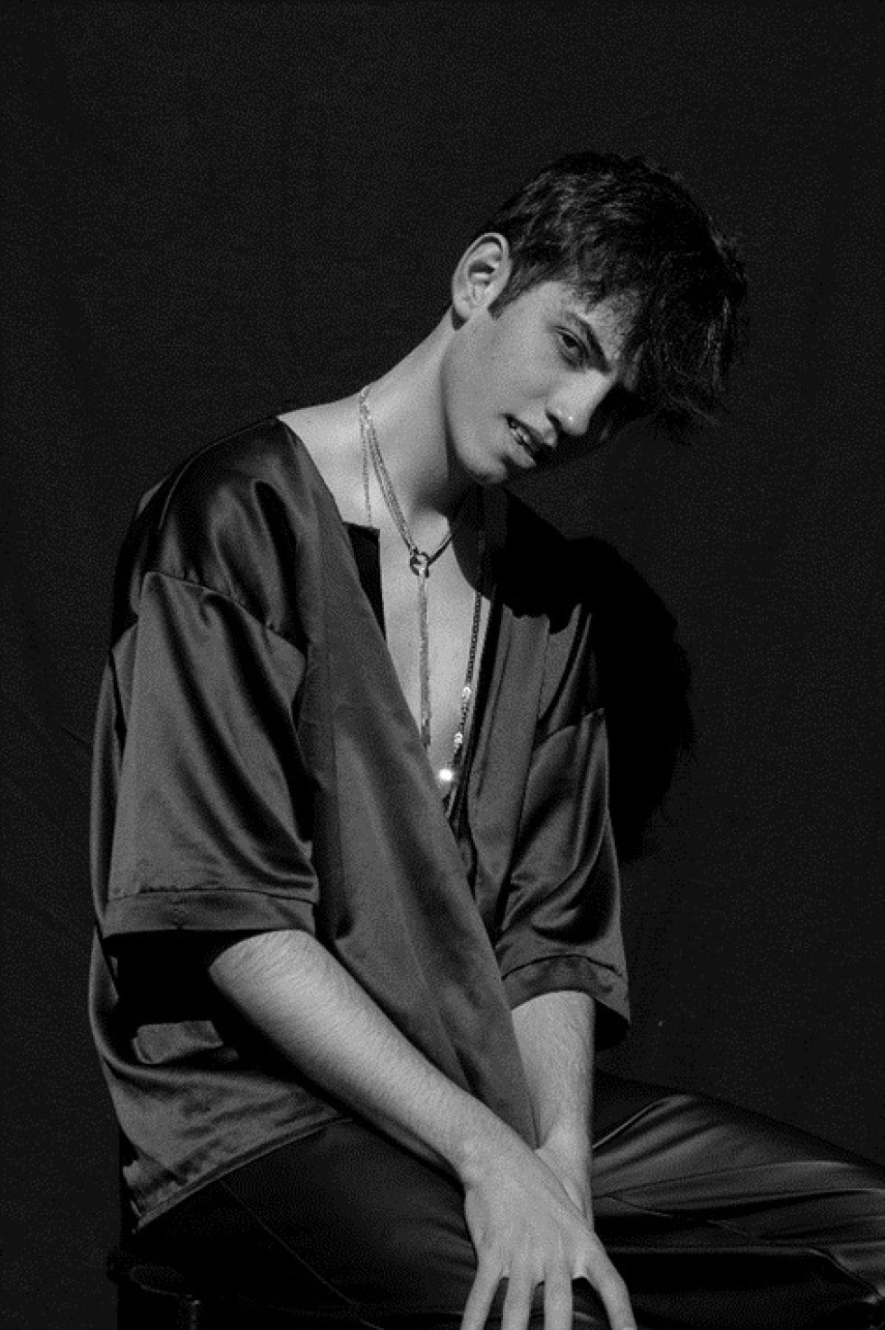 El cantautor de 17 años pone a Bolivia en el mapa musical mundial