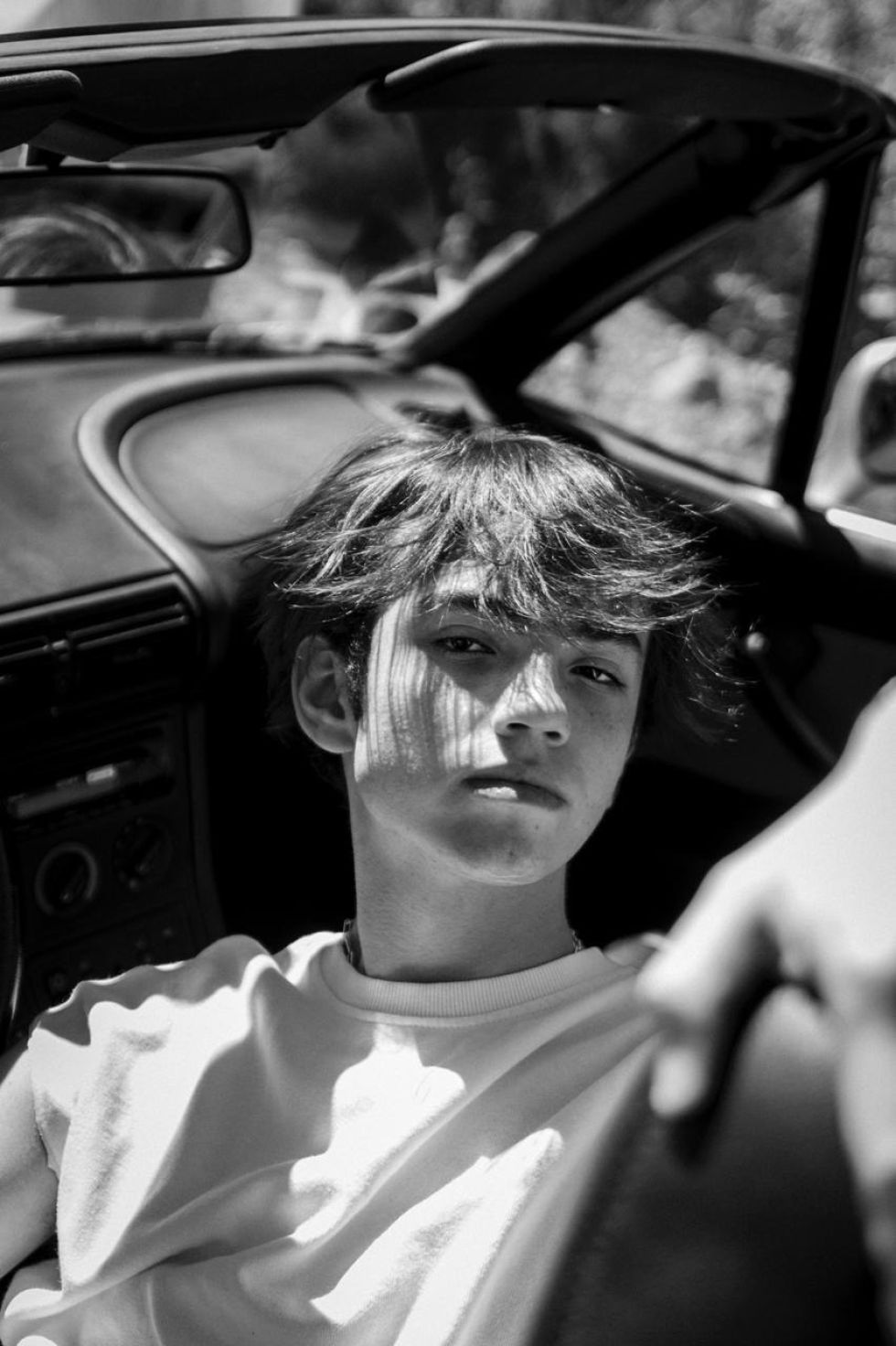 El cantautor de 17 años pone a Bolivia en el mapa musical mundial