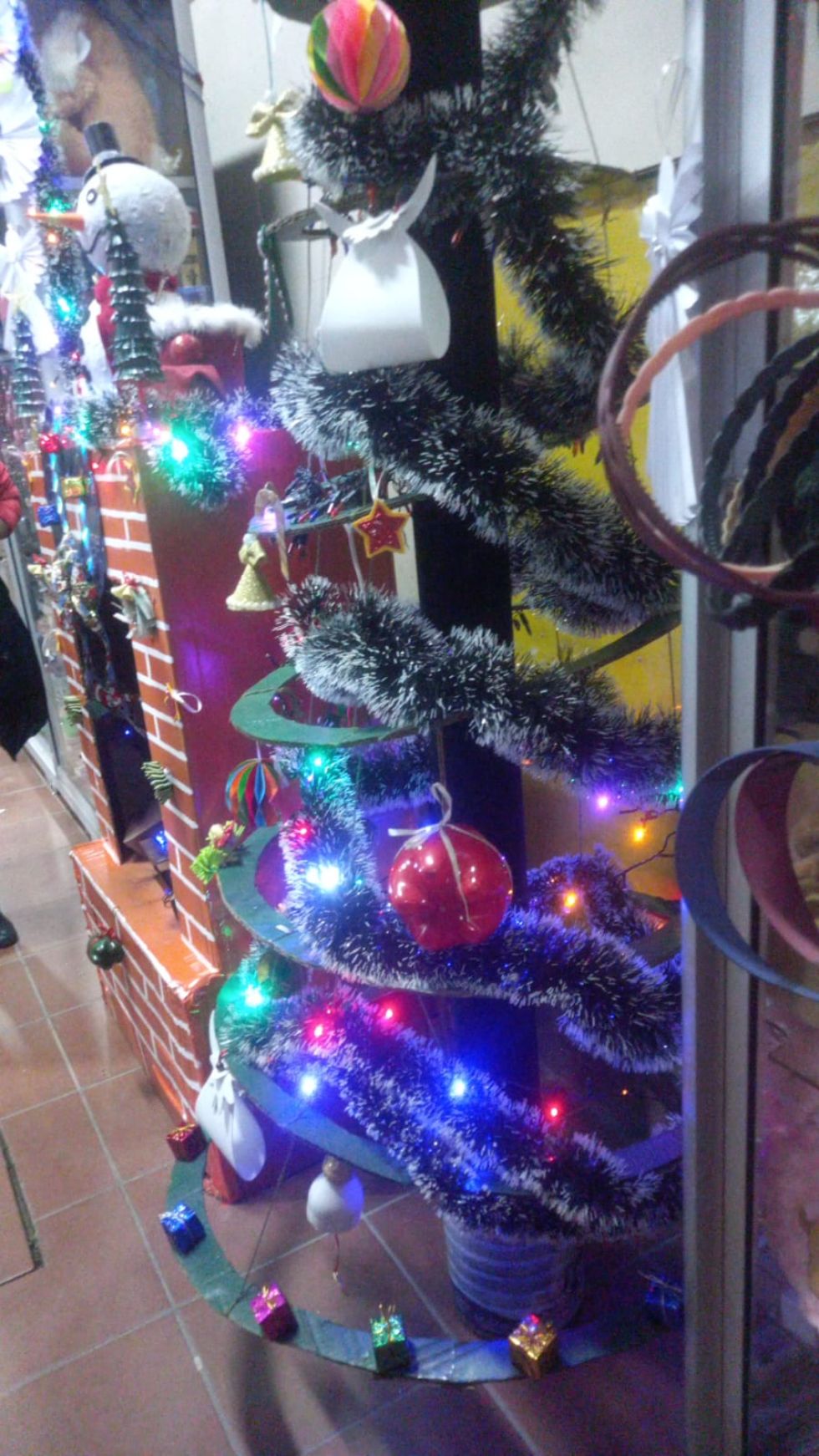 En el Mercado Solidario realizaron un concurso navideño con materiales reutilizables, como parte del plan de comunicación y concientización ciudadana  FOTO EMAP