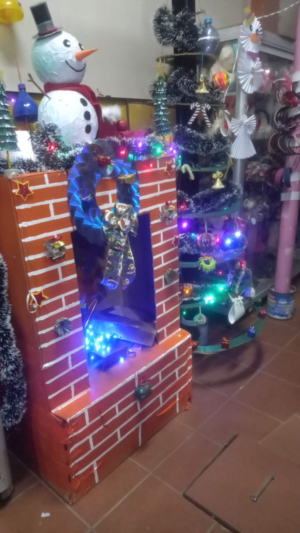 En el Mercado Solidario realizaron un concurso navideño con materiales reutilizables, como parte del plan de comunicación y concientización ciudadana  FOTO EMAP