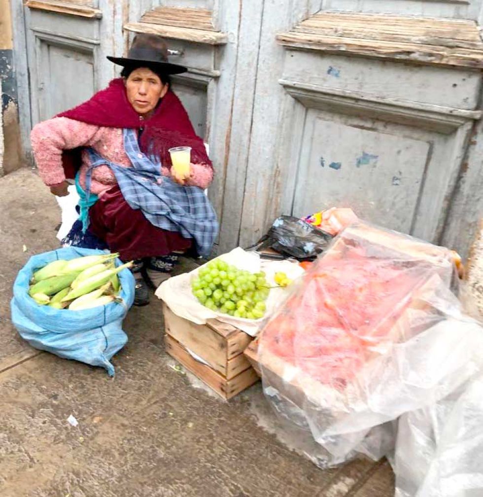Pese a la lluvia de ayer, había oferta de uvas, y verduras en las calles.