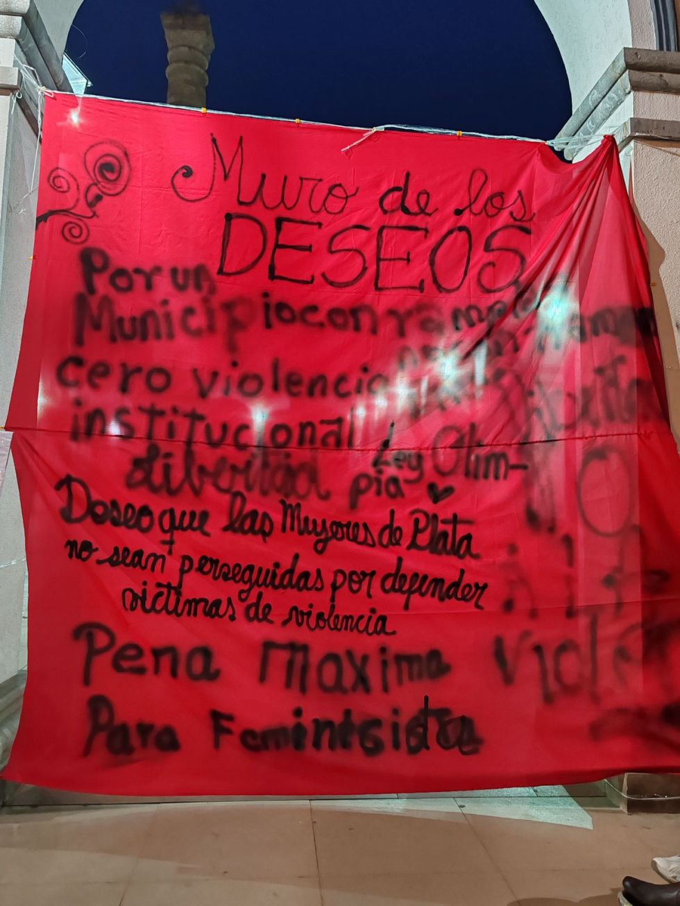 Los muros fueron presentados en la plaza 6 de Agosto.