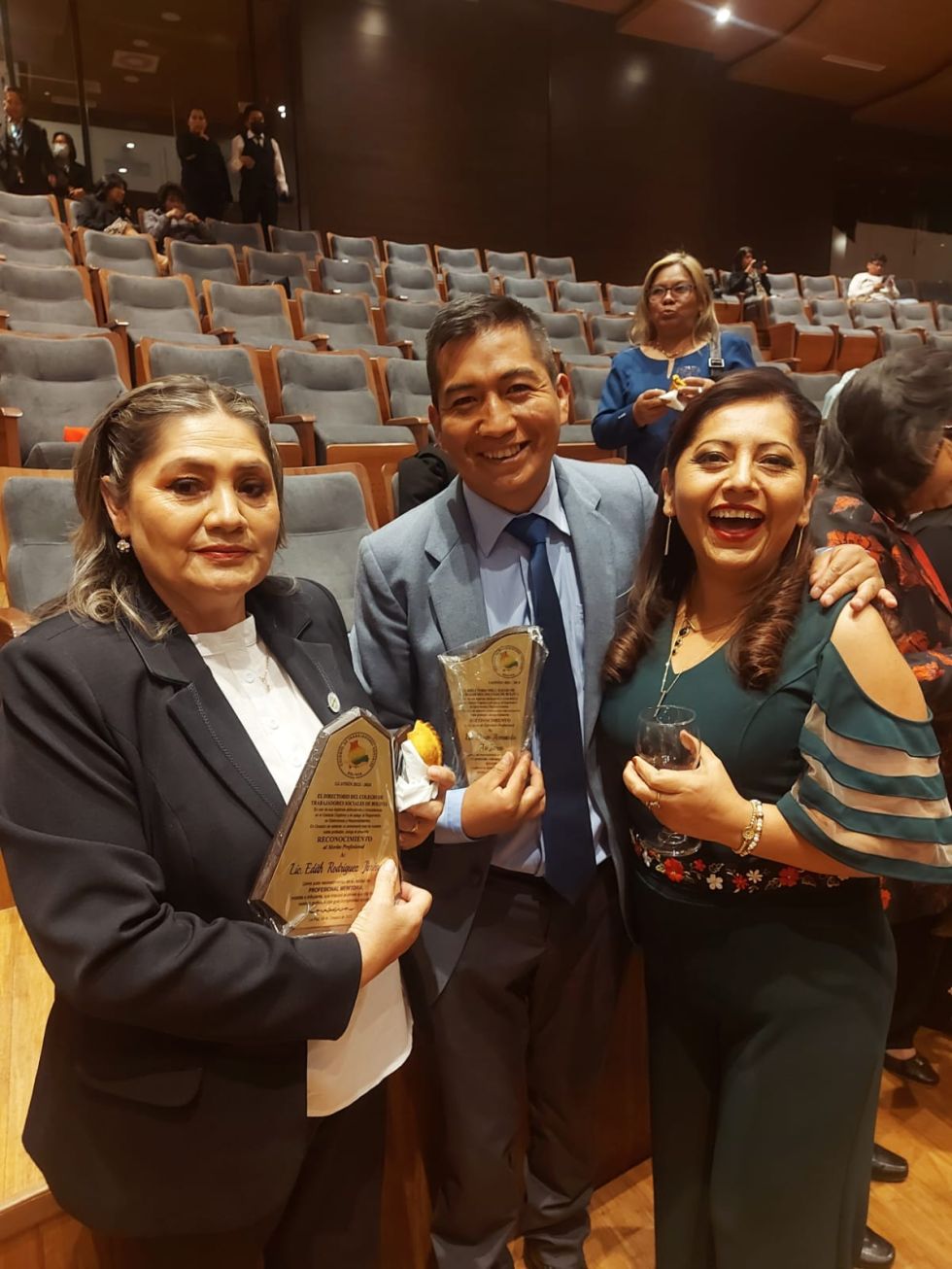 Profesionales en Trabajo Social en sus actividades en diferentes ámbitos de la sociedad