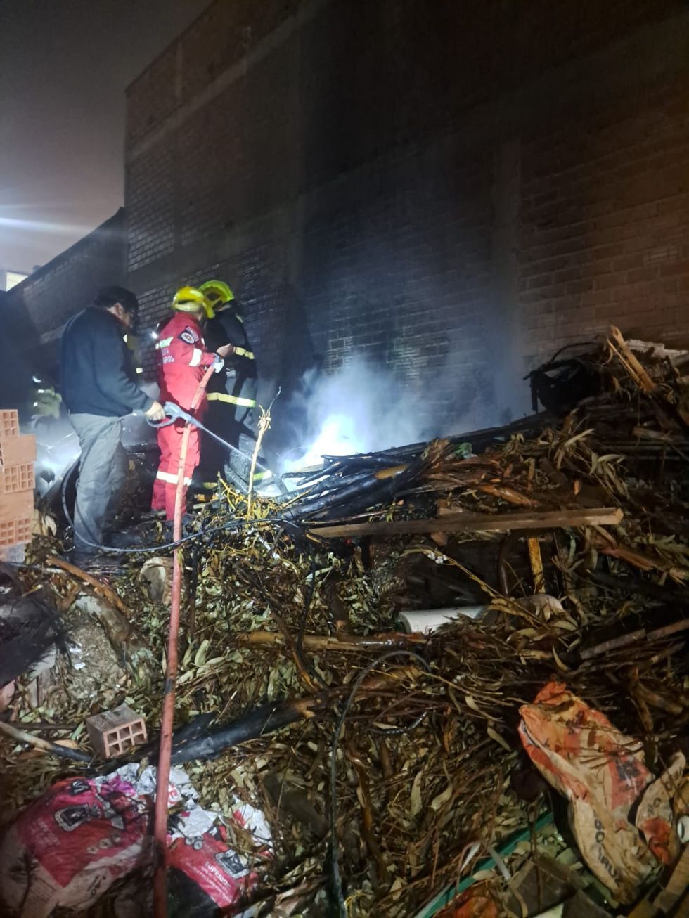 Brigadas de control sofocaron más de 200 fogatas en domicilios y áreas abiertas en la ciudad de Potosí