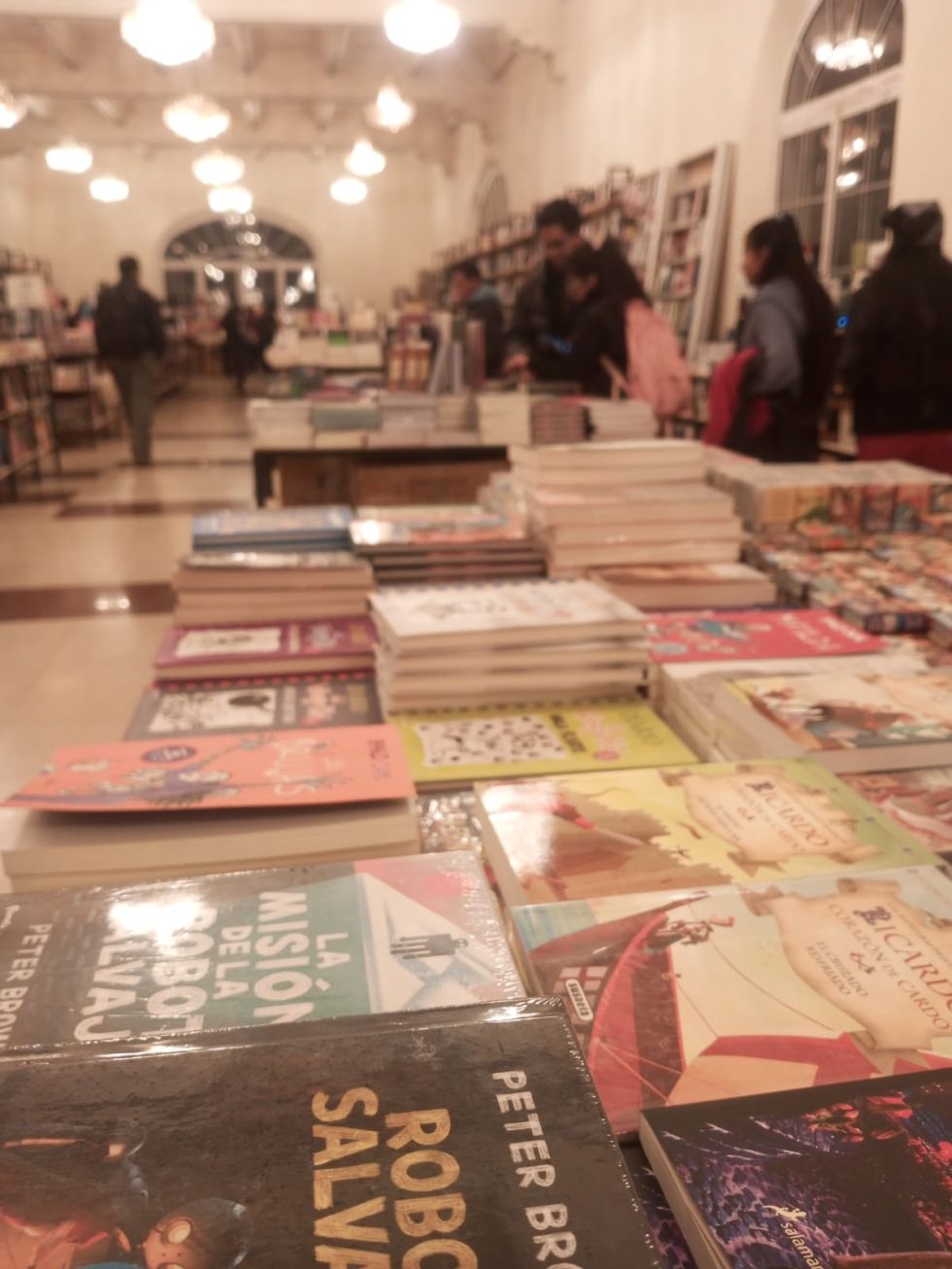 Son los últimos días de la feria del libro en el salón de exposiciones IV Centenario