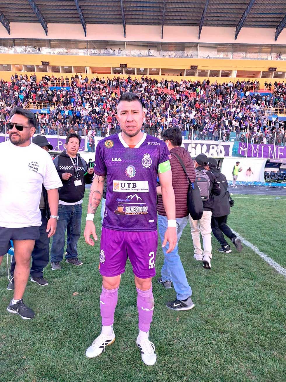 El defensor de Real Potosí, Juan Pablo Rioja.