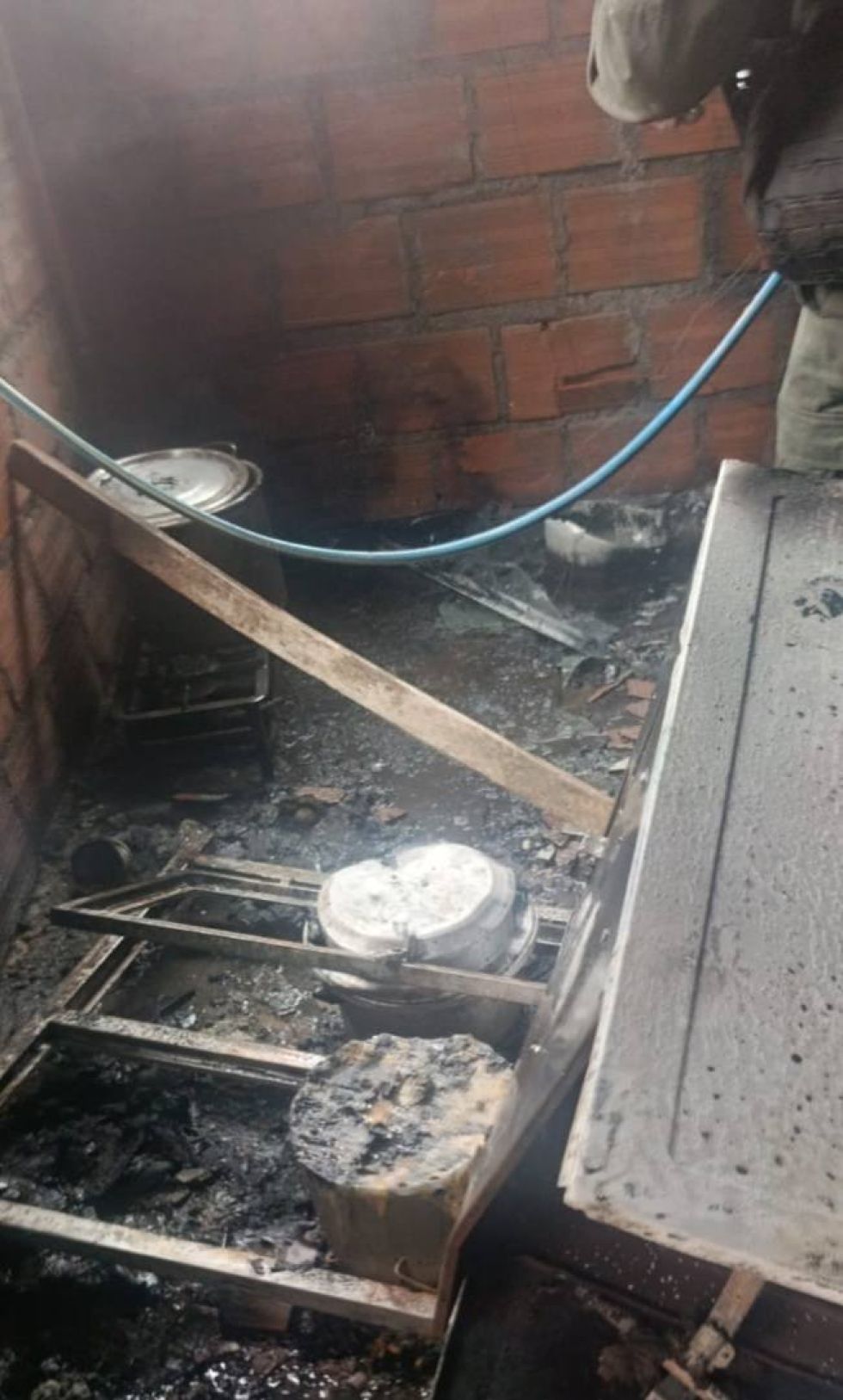 Villazón: Policía controla incendio en vivienda