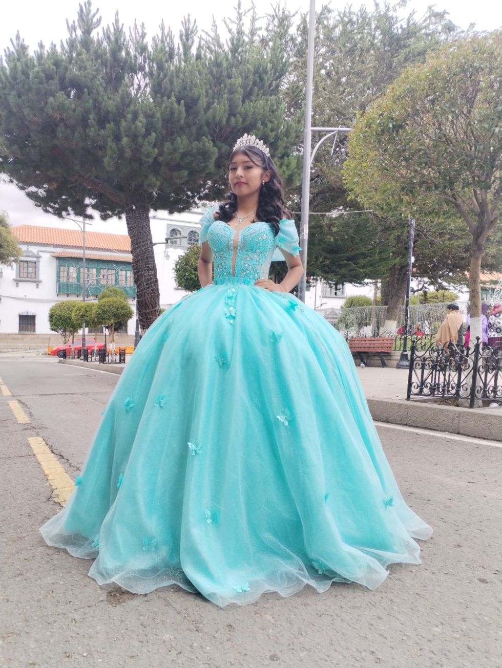 Niñas y adolescentes muestran belleza y atuendos hermosos en Potosí