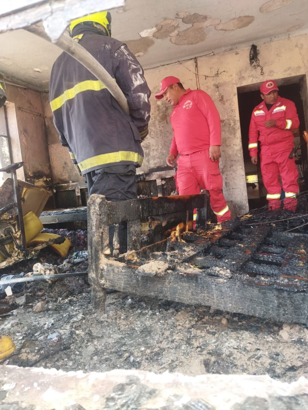 Anciano sobrevive al incendio de su casa en la ciudad de Potosí 