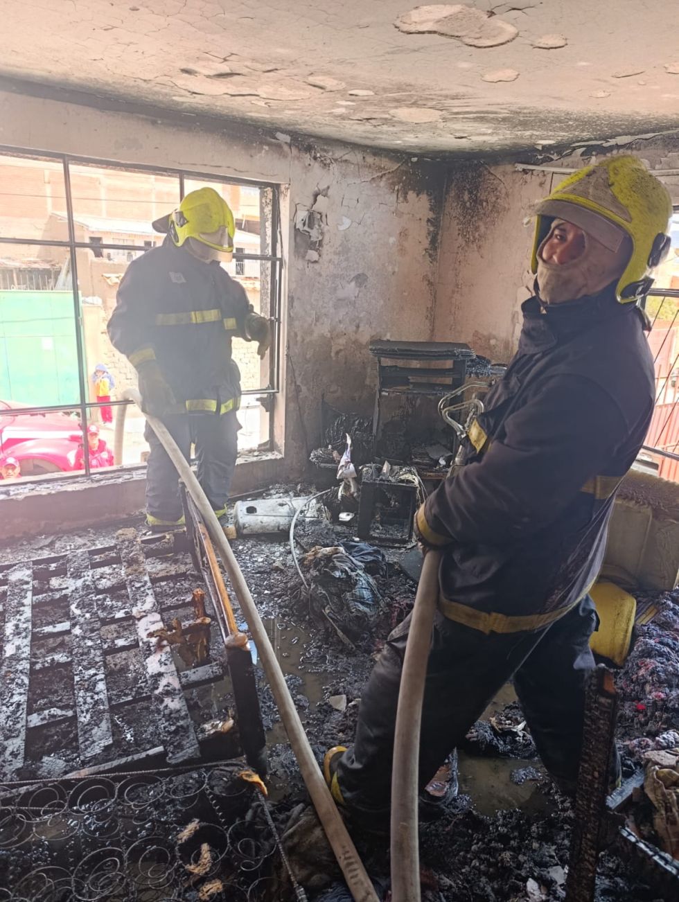 Anciano sobrevive al incendio de su casa en la ciudad de Potosí 