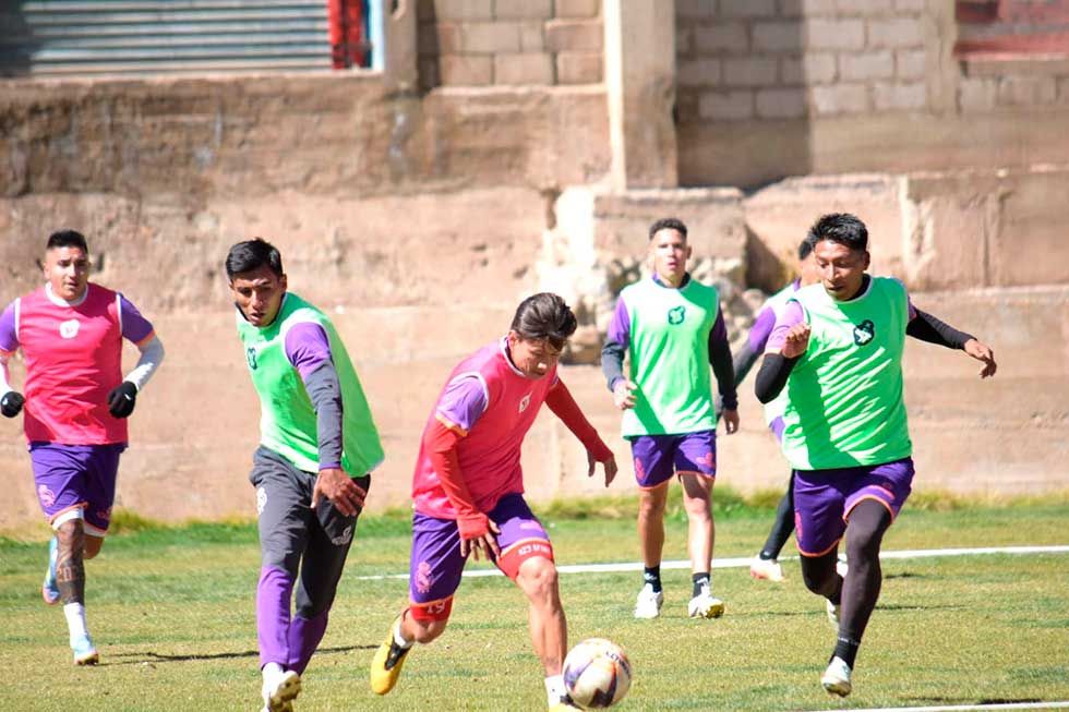 El técnico Flavio Torres fortalece el trato del balón y la definición en Real Potosí