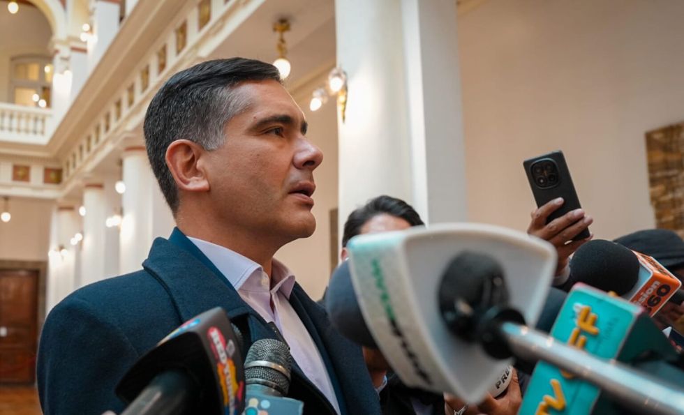 Gobierno activa plan de contingencia vial para paso de alimentos hacia La Paz y El Alto