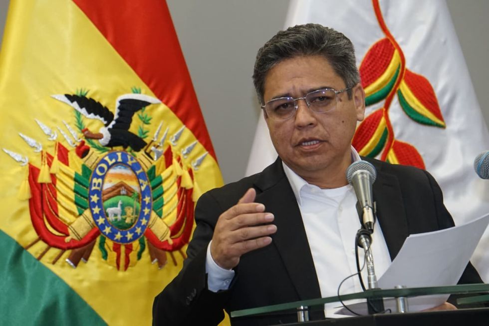 Gobierno denuncia secuestro de trabajadores de YPFB tras toma de instalaciones en Santa Cruz