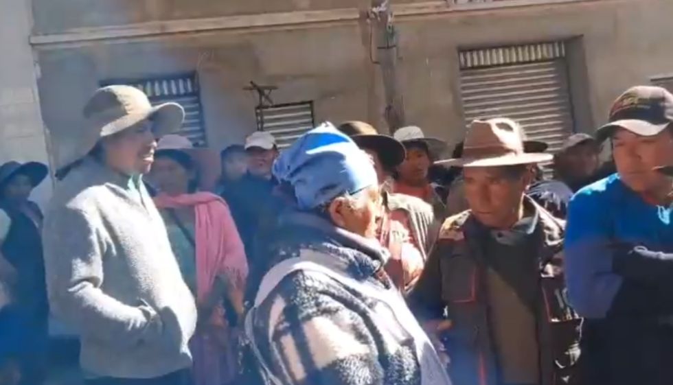 Se genera tensión entre bloqueadores y población de Betanzos