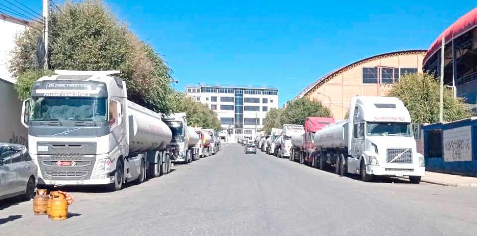 Bloqueos de caminos generan crisis de gasolina en la ciudad de Potosí