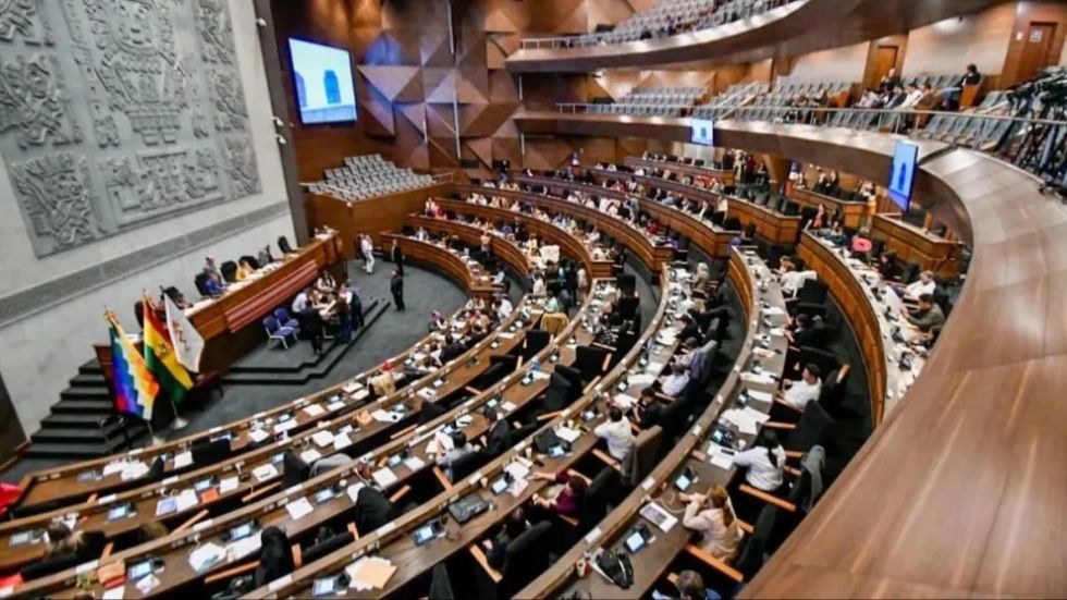 El Gobierno envía al Legislativo el decreto del Estado de Excepción