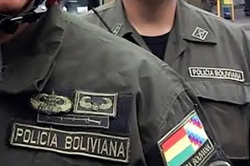 Policía acusado de abusar de una joven va con detención preventiva a la cárcel de Cantumarca