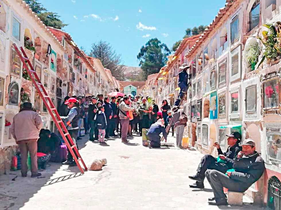 Modernizan pago de servicios en el Cementerio General