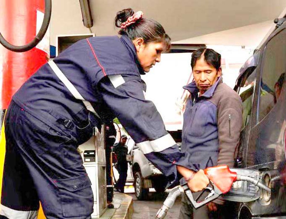 El precio de los carburantes se congela por 6 meses más