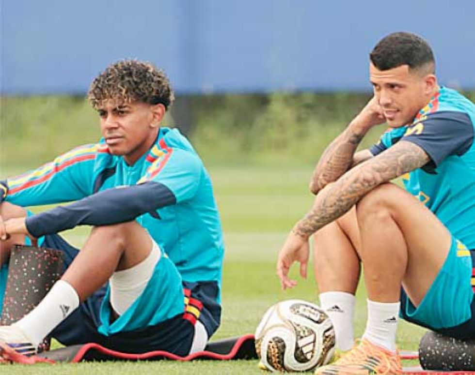 Lamine y Porro  entrenan al margen  de sus compañeros
