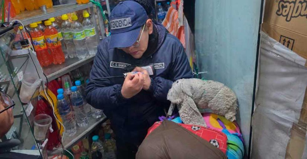 Intendencia decomisa productos con fecha de vencimiento expirados