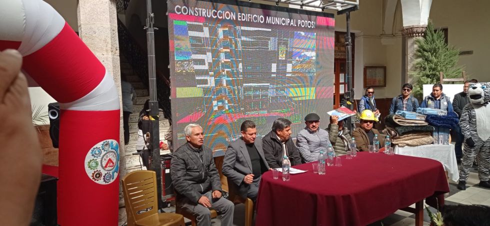 Alcalde presenta proyecto de construcción de nuevo edificio municipal
