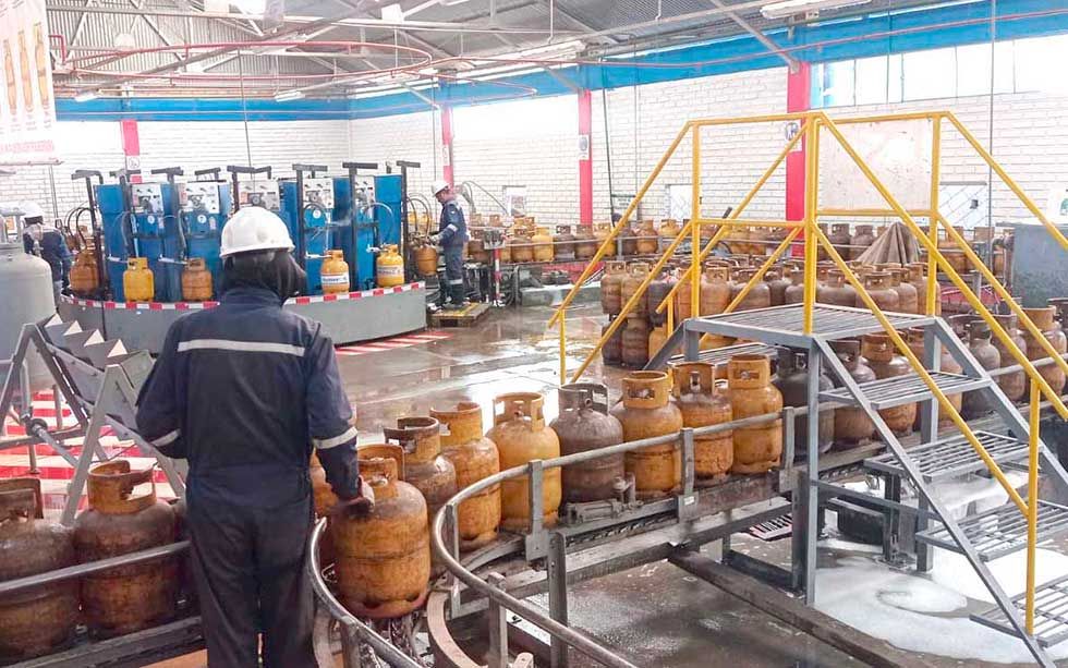 Denuncian la venta de gas en garrafa hasta en Bs 50, ANH prevé sanciones