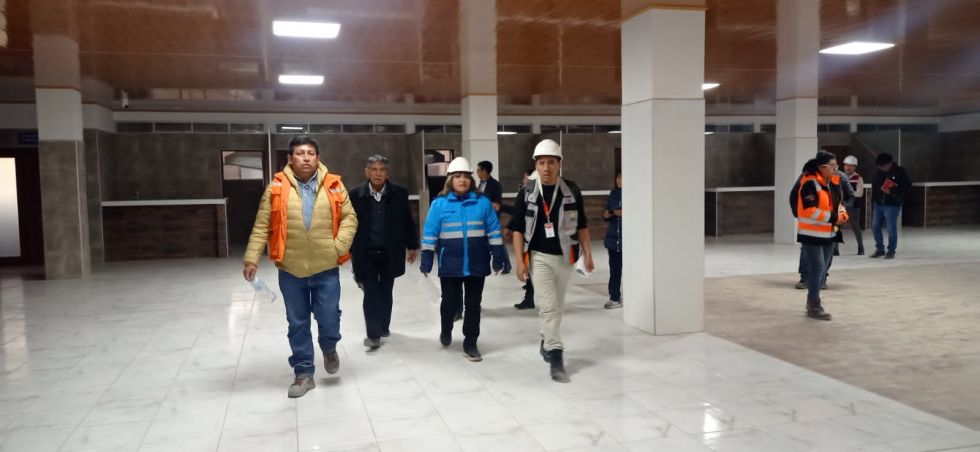 Gobernación recibe el mercado Chuquimia y se acerca su funcionamiento
