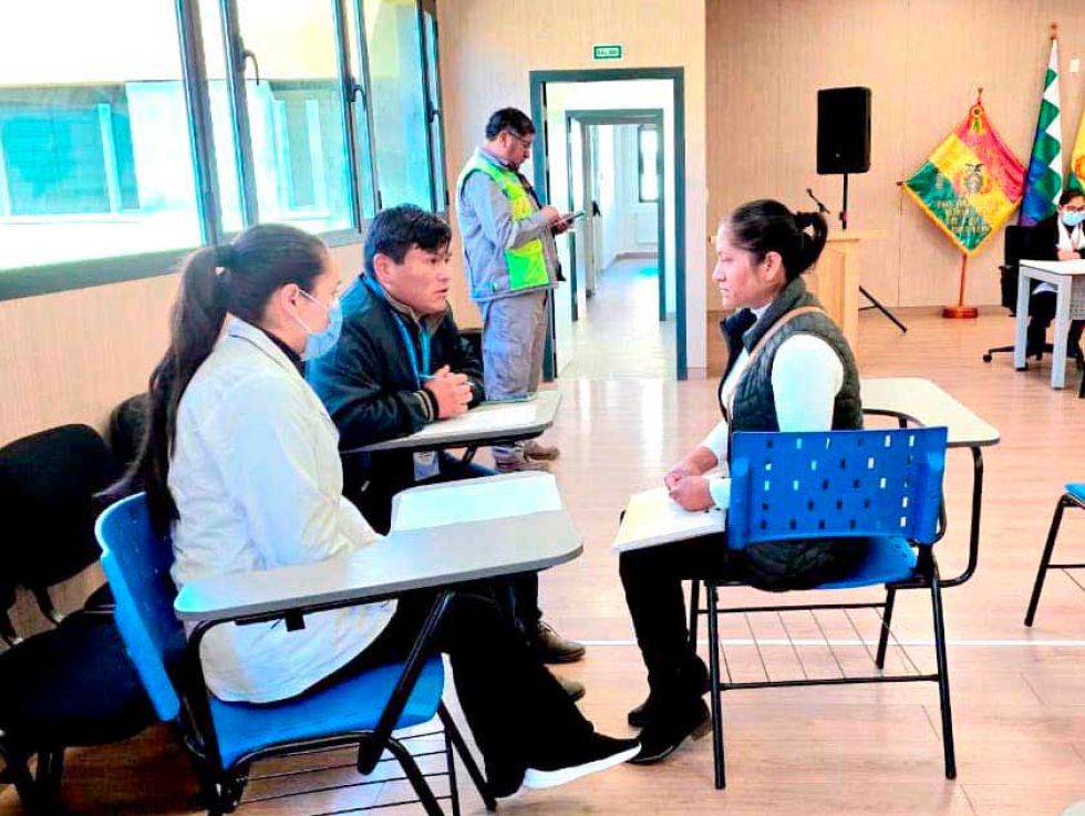 Entrevistan a postulantes para el hospital Natalini