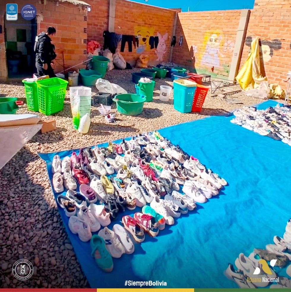 Aduana Nacional decomisa siete toneladas de prendería usada de contrabando en operativo realizado en Oruro