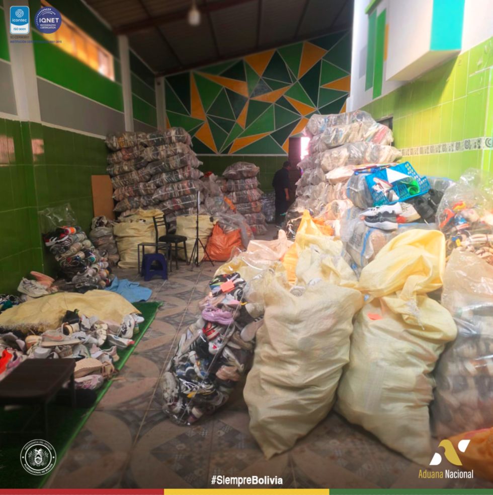 Aduana Nacional decomisa siete toneladas de prendería usada de contrabando en operativo realizado en Oruro