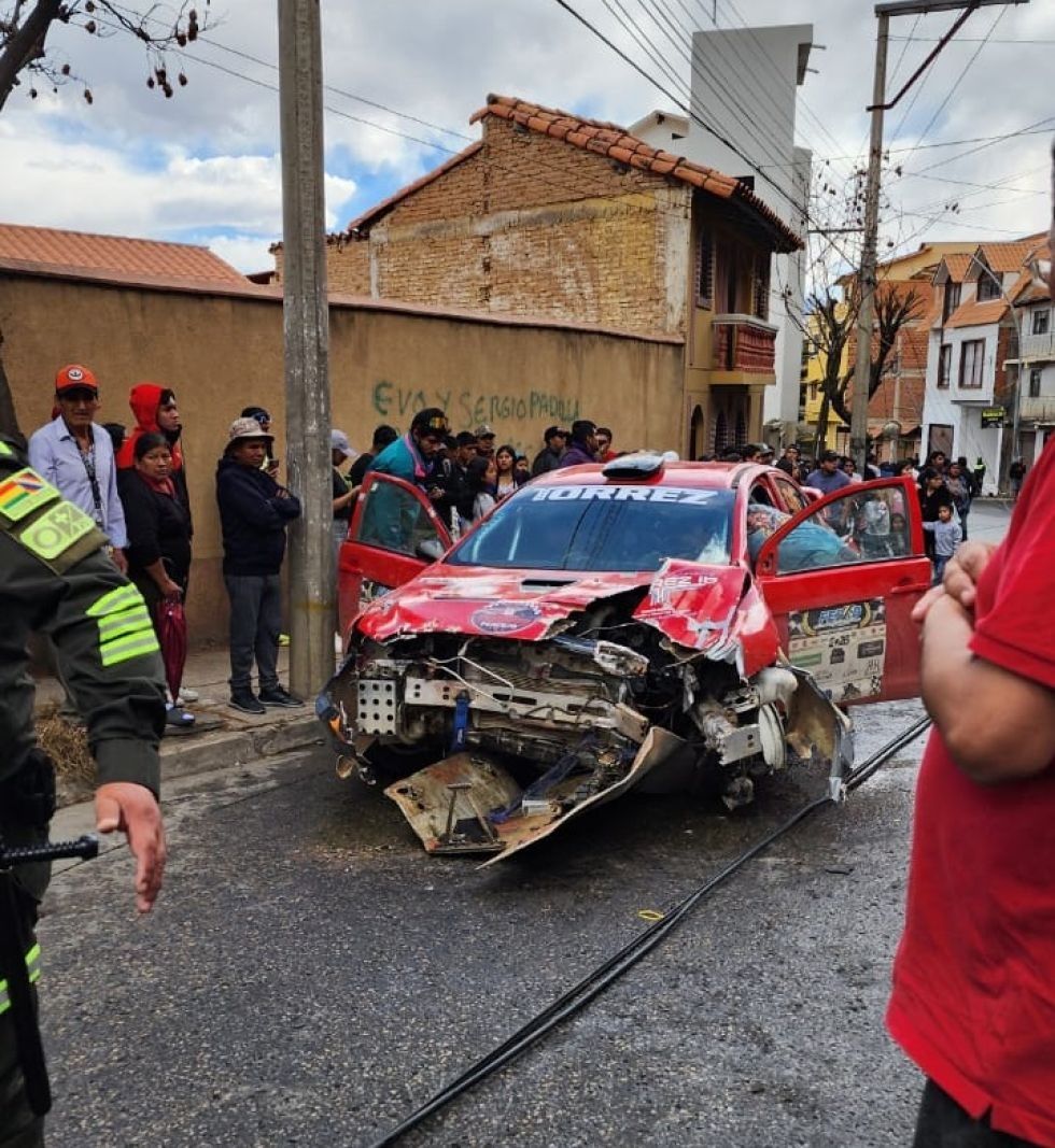 Circuito Oscar Crespo: Accidente deja a piloto y una persona heridos