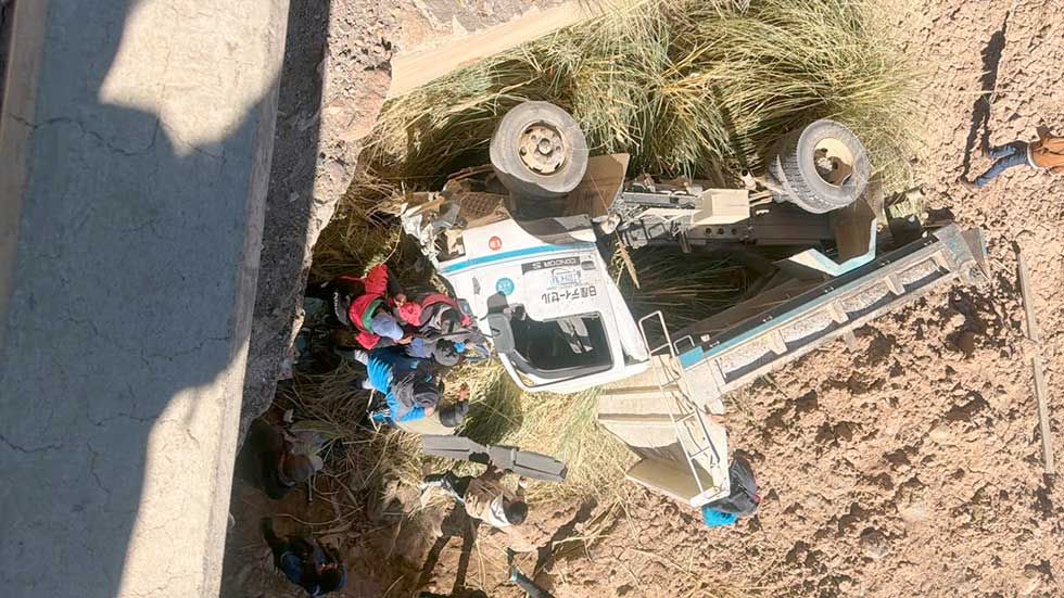 Un motociclista queda gravemente herido tras choque con una volqueta 