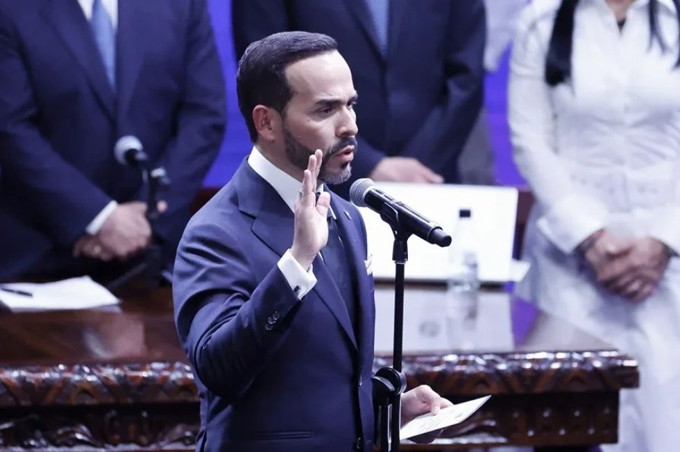 De la Espriella anuncia el fin de los diálogos con los grupos y el reinicio de la fumigación contra los cultivos ilícitos