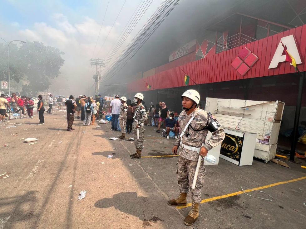 Ministro Justiniano, tras incendio en Barrio Lindo: “Ahora el desafío es ayudar a los afectados”