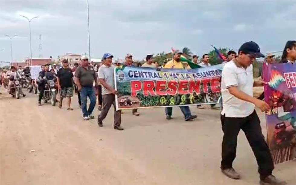 San Julián: Productores marchan y desafían el estado de excepción