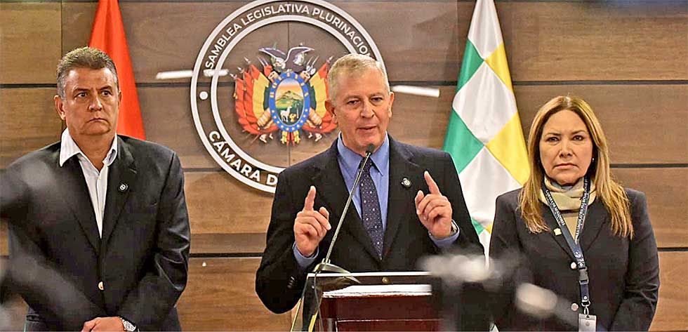 Crisis interna en Libre: Marinkovic  y Suárez toman distancia de Tuto