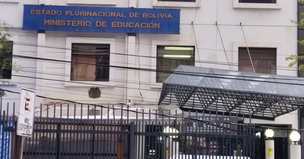 Renuncian dos autoridades de Educación por desacuerdos con la malla curricular vigente