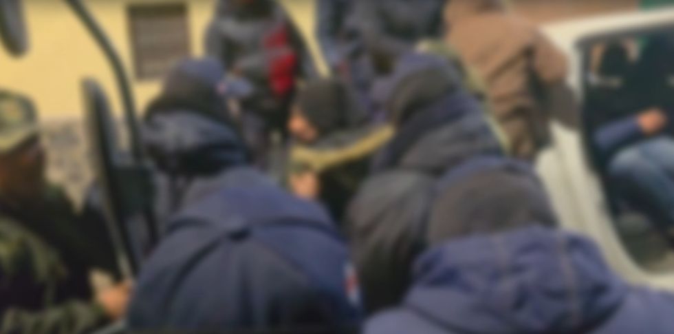 Detienen a personas que dejaban basura en las calles de la ciudad de Potosí