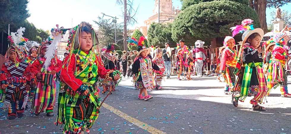 Mini Ch'utillos crece año tras año con las danzas de municipios