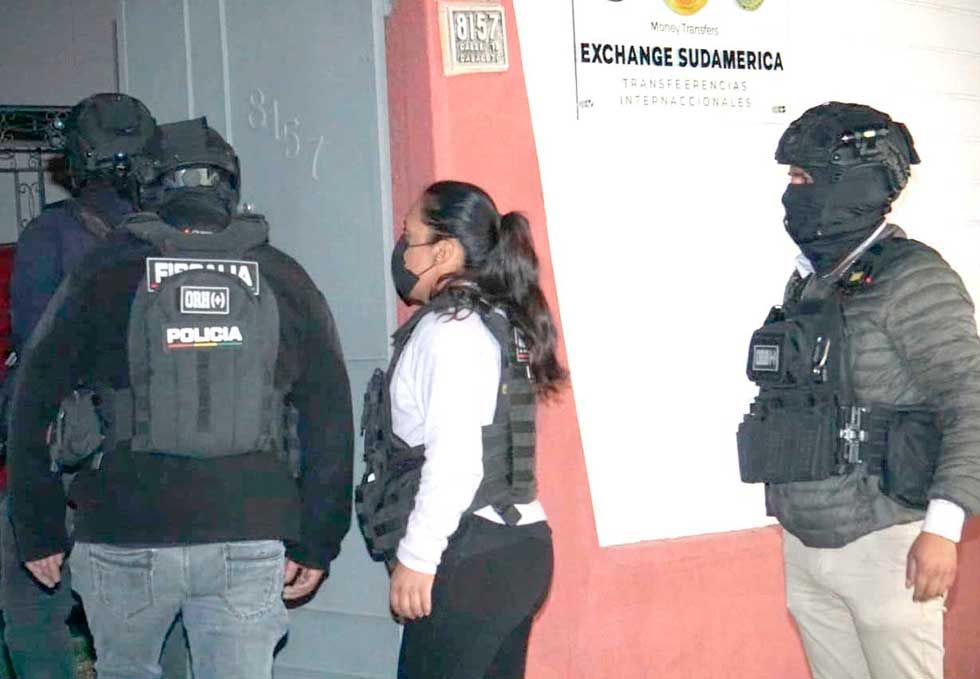 La Fiscalía halla Bs 500 mil y una ‘minigranja’ de bots 